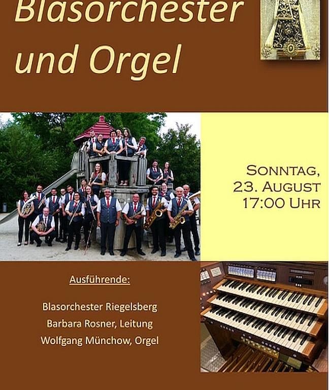 Gruppenfoto des Blasorchesters und die schwarze Madonna, Einladung zum Konzert (c) WM Gruppenfoto des Blasorchesters und die schwarze Madonna, Einladung zum Konzert